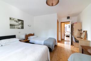 Postel nebo postele na pokoji v ubytování Ely House B&B