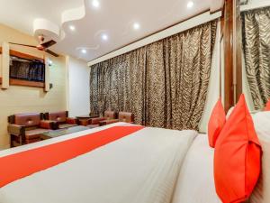 Postel nebo postele na pokoji v ubytování Hotel Roma Deluxe - New Delhi Railway Station