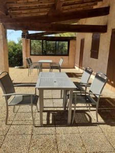 Balkón alebo terasa v ubytovaní studio calme et paisible avec piscine et parking privé