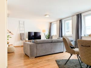 TV a/nebo společenská místnost v ubytování Genuss Cottage - Ferienhaus im Weindorf an der Mosel