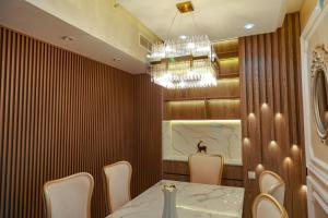 Koupelna v ubytování THE BURJ KHALIFA VIEW - LUXURY APARTMENT IN DOWNTOWN DUBAI