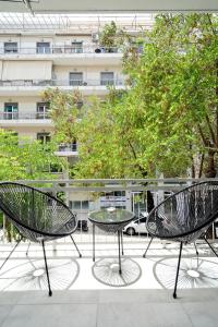 A balcony or terrace at Elegant Big Apartment in Athens Center With Balcony