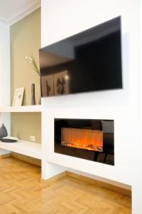 Foto dalla galleria di Elegant Big Apartment in Athens Center With Balcony ad Atene
