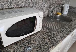 Kuchnia lub aneks kuchenny w obiekcie Vv Los Cristianos centre