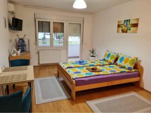 a living room with a bed and a table at Apartman Tale in Banja Koviljača
