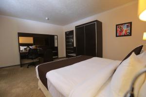 Uma cama ou camas num quarto em Cassiopeia Hotel
