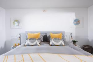 Postel nebo postele na pokoji v ubytování Swanpool View