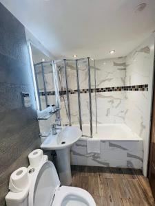 Koupelna v ubytování Cheshire Hotel Central London