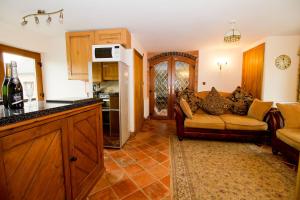 Galeriebild der Unterkunft Coach House at Oaks Barn Farm Alcester with optional hire Salt water hot tub in Holberrow Green