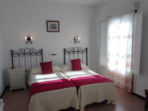 Billede fra billedgalleriet på Hostal 2 estrellas -Restaurante Las Tres Encinas EN EL CENTRO DEL PUEBLO i Cabeza la Vaca + 9 billeder