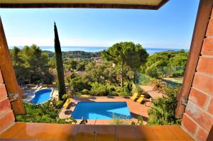 Bazén v ubytování VILLA FLORES 8 personas LLORET DE MAR nebo v jeho okolí