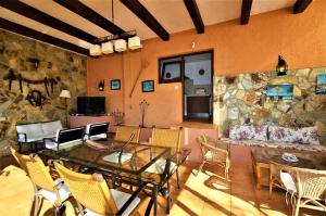 TV a/nebo společenská místnost v ubytování VILLA FLORES 8 personas LLORET DE MAR