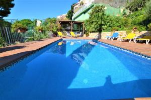 Bazén v ubytování VILLA FLORES 8 personas LLORET DE MAR nebo v jeho okolí