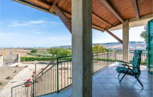 - une vue depuis la terrasse couverte d'une maison dans l'établissement Cozy Home In Montenero Di Bisaccia With House A Panoramic View, à Montenero di Bisaccia