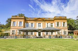 Puutarhaa majoituspaikan Domaine de Montjoie - Toulouse - BW Premier Collection ulkopuolella