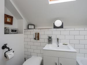 Koupelna v ubytování Lleiniog Cottage + 21 fotografií