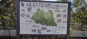 Zdjęcie z galerii obiektu Alojamiento rural, jardín, a 25 minutos de Bilbao, parking gratuito w mieście Aránzazu Celaya
