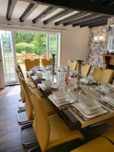 a dining room with a long table and chairs at Holly Cottage Country Retreat in Wickenby