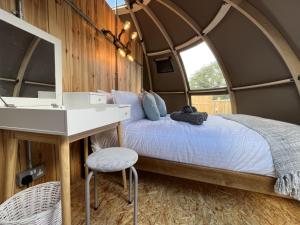 Postel nebo postele na pokoji v ubytování Sunrise Dome Tent