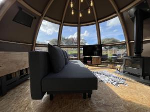 Posezení v ubytování Sunrise Dome Tent