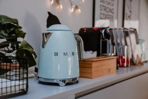 a tea kettle sitting on top of a counter at a Casa di Gi' in Margherita di Savoia