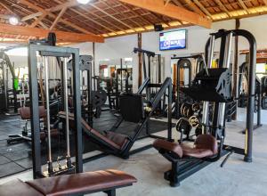 Fitness centrum a/nebo fitness zařízení v ubytování Mar & Sol Praia Hotel