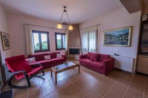 Χώρος καθιστικού στο Maisonette in Tsagarada with Impressive View +10 φωτογραφίες