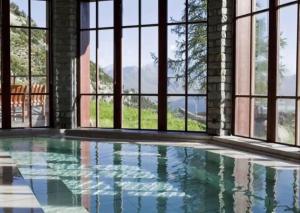 Bazén v ubytování Appartement style chalet 5* vue Mont-Blanc - Arc 1950 nebo v jeho okolí
