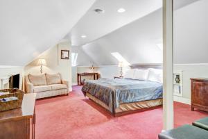 a bedroom with a king sized bed and a couch at Chateau De Vie in Calistoga