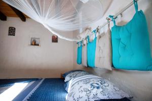 Ein Bett oder Betten in einem Zimmer der Unterkunft Rustic Holiday Villa Upper Qeparo