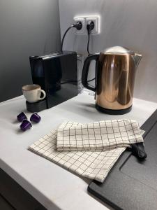 Zestaw do parzenia kawy i herbaty w obiekcie Apartmán Nahoře