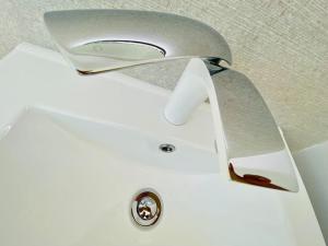 Łazienka w obiekcie ÁTICO DALAI - Jacuzzi & Terraza junto al mar y playas