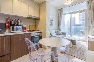 Kuchyň nebo kuchyňský kout v ubytování 1 Bedroom Apartment in Business Bay, Burj Khalifa