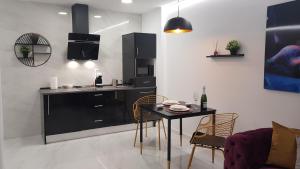 Apartamento Pepi Puerto (Adults Only)的厨房或小厨房