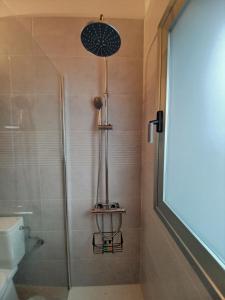 a shower in a bathroom with a glass door at Apartamento MAYATA DELUXE in Villa de Mazo