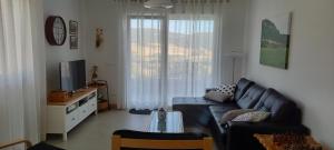 a living room with a blue couch and a television at El Rincón de Lokiz. Disfruta Navarra al natural in Galdeano