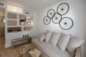 a living room with two bikes hanging on the wall at Paraíso de los Pinos in Sant Francesc Xavier