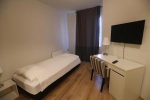 TV a/nebo společenská místnost v ubytování 100 Iceland Hotel