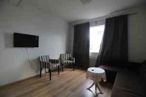TV a/nebo společenská místnost v ubytování 100 Iceland Hotel
