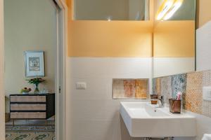 Kúpeľňa v ubytovaní B&B TOMMASO FAZELLO SCIACCA Residenza artistica