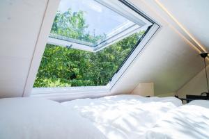 Letto o letti in una camera di Wonderful Tiny house Hootka with fabulous view near Semily