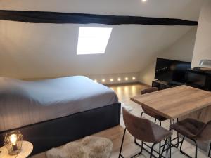 Кровать или кровати в номере Studio au centre-ville