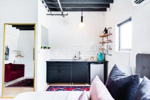 Posezení v ubytování Stellar Suites + 37 fotografií