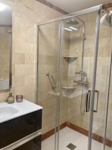 A bathroom at La Minilla Suite