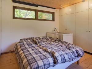 מיטה או מיטות בחדר ב-6 person holiday home in Dronningm lle