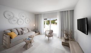 a living room with a couch and mirrors on the wall at Paraíso de los Pinos in Sant Francesc Xavier