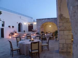 Restaurace v ubytování Hotel Masseria Fortificata Donnaloia