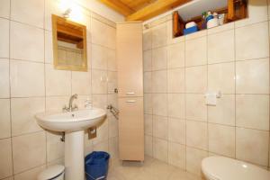 Kúpeľňa v ubytovaní Seaside holiday house Cove Grebisce, Hvar - 3375