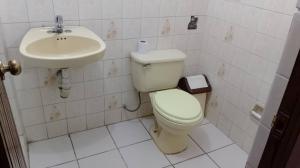 A bathroom at Hospedaje Santa Ana