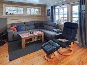Posezení v ubytování 7 person holiday home in JARFJORD-By Traum